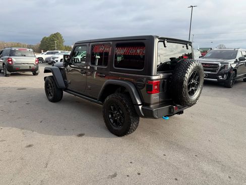 Used 2024 Jeep Wrangler Unlimited image 3