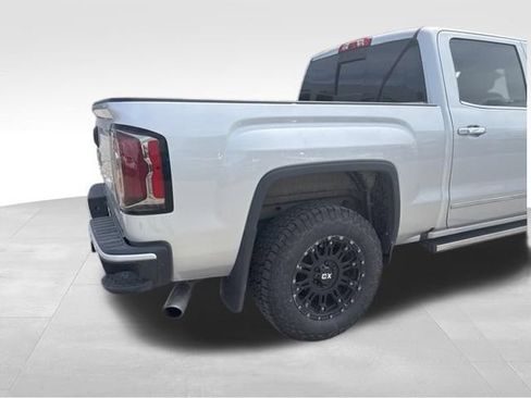 Used 2018 GMC Sierra 1500 Denali w/ Denali Ultimate Package AWD/4WD image 16