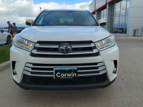 Used 2017 Toyota Highlander XLE AWD/4WD image 10