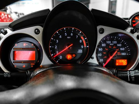 Used 2013 Nissan 370Z Touring image 21