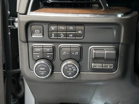Used 2025 Chevrolet Tahoe High Country AWD/4WD image 15