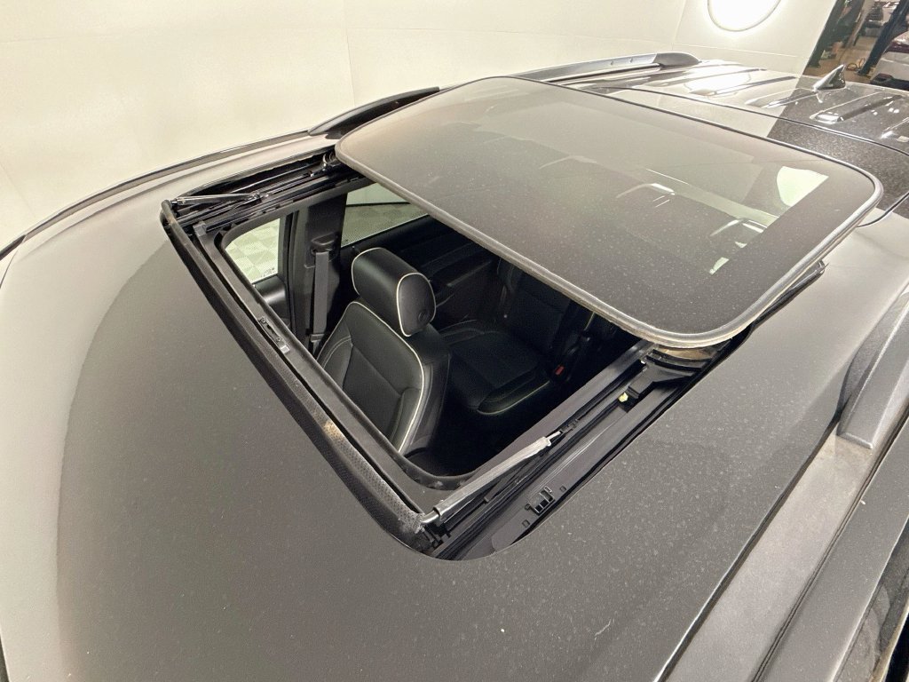 Used 2022 Chevrolet Traverse Premier w/ LPO, Cargo Package FWD image 23