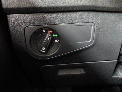 Used 2024 Volkswagen Tiguan SE w/ Panoramic Sunroof Package image 27