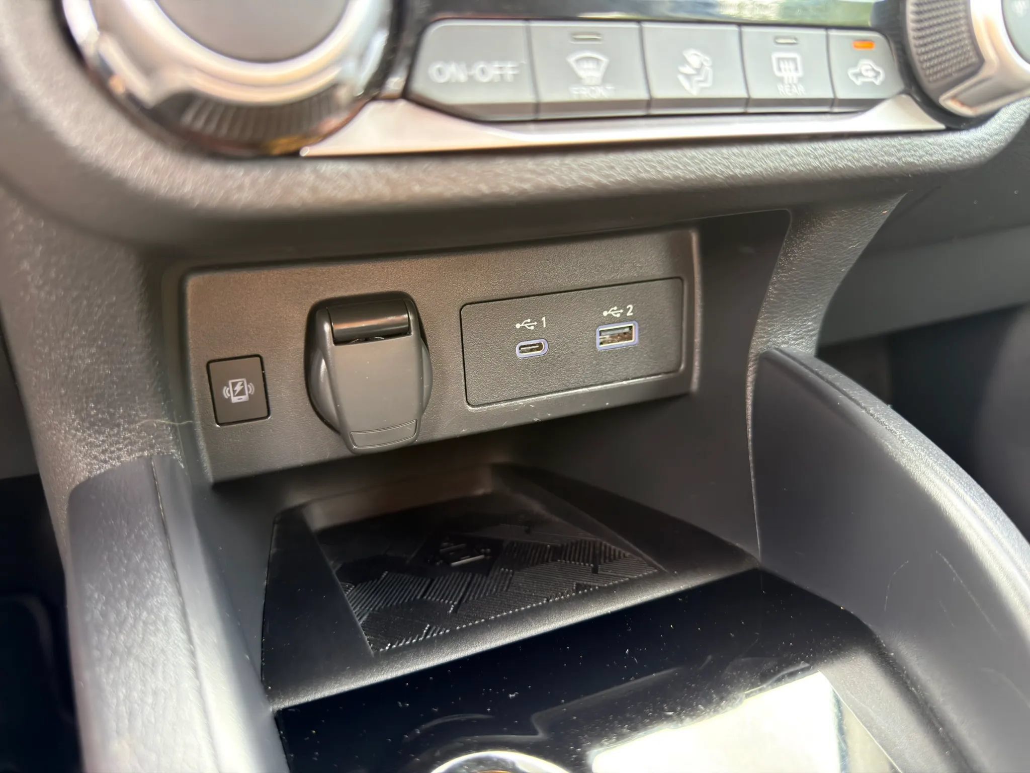 Used 2023 Nissan Versa SR w/ Trunk Package FWD image 34