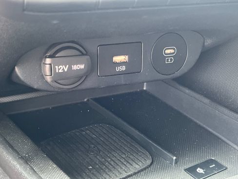 Used 2025 Hyundai Elantra Sport FWD image 30