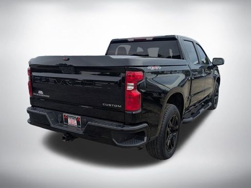 Used 2023 Chevrolet Silverado 1500 Custom image 3