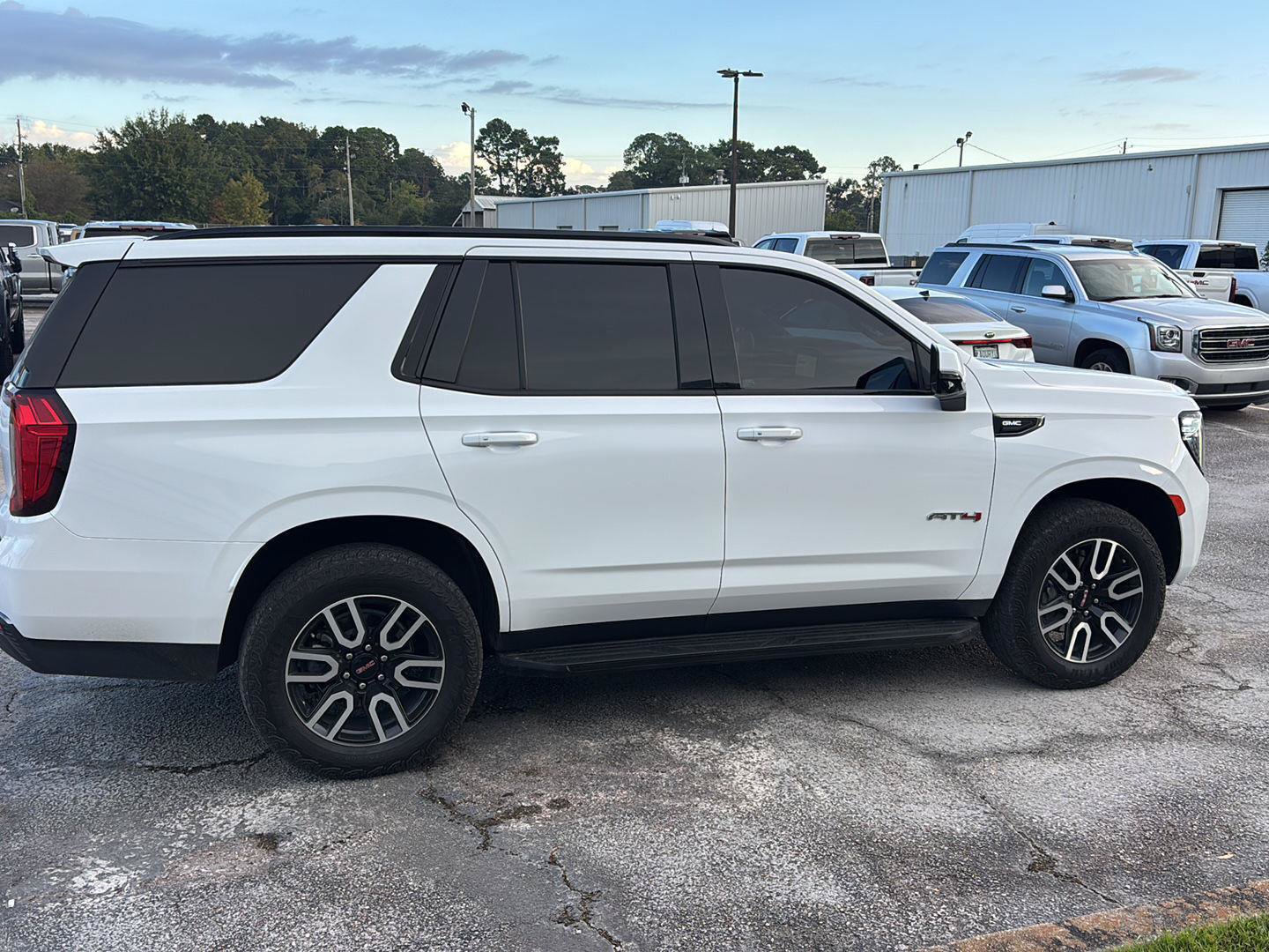 Certified 2024 GMC Yukon AT4 w/ Technology Package AWD/4WD image 8