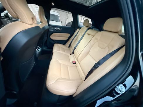 Used 2022 Volvo XC60 B6 Inscription w/ Advanced Package image 27