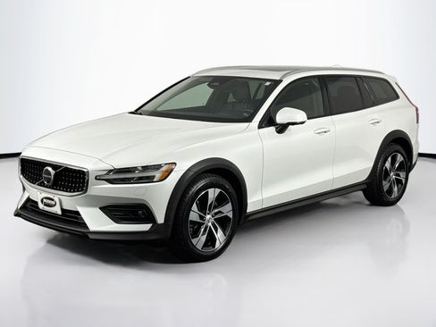 Used 2023 Volvo V60 B5 Cross Country Plus AWD/4WD image 10