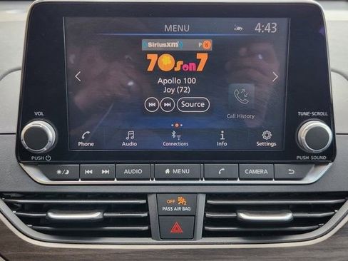 Used 2025 Nissan Altima 2.5 SV FWD image 15