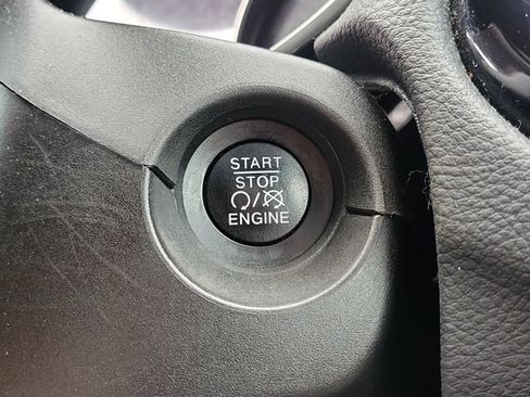 Used 2019 Jeep Compass Latitude FWD image 23