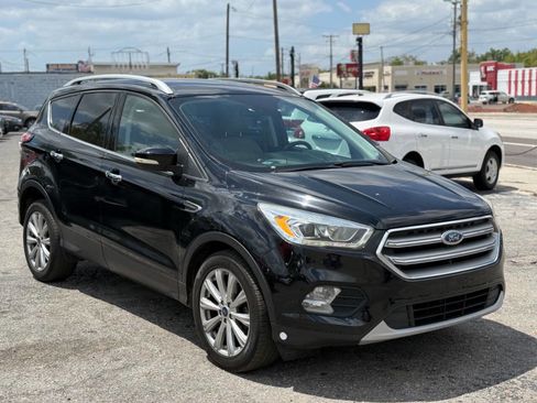 Used 2017 Ford Escape Titanium image 3