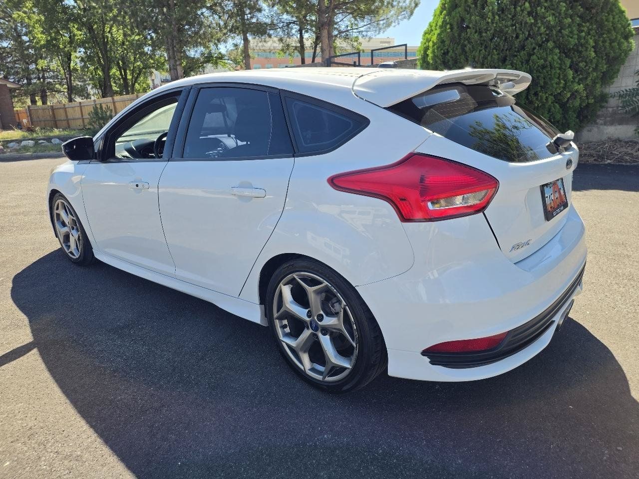 Used 2017 Ford Focus ST FWD image 3