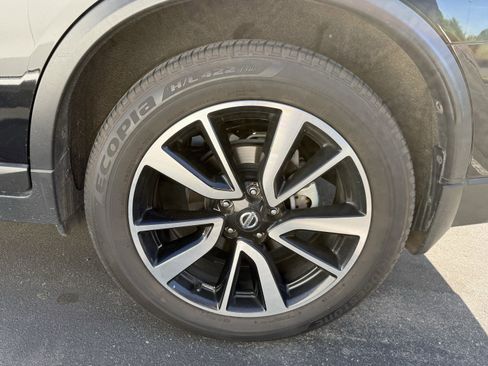 Used 2018 Nissan Rogue SL w/ Premium Package image 13