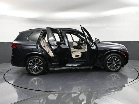 Used 2024 BMW X5 xDrive40i w/ M Sport Package image 40