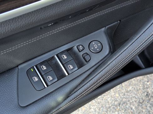 Used 2019 BMW 530e w/ Convenience Package image 15