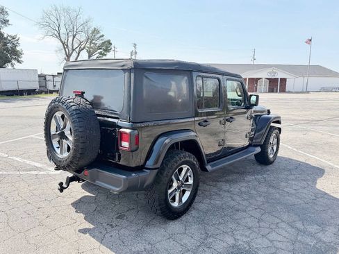 Used 2018 Jeep Wrangler Unlimited Sahara AWD/4WD image 5