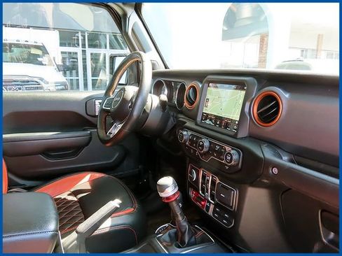 Used 2022 Jeep Gladiator Mojave w/ LED Lighting Group AWD/4WD image 8