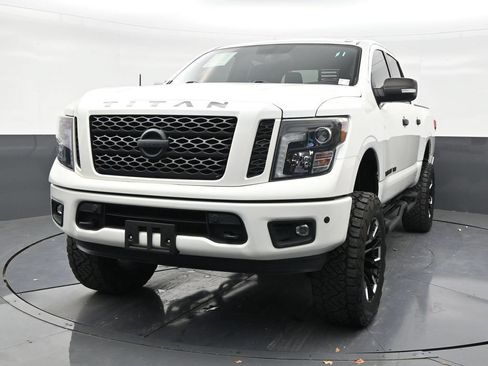 Used 2019 Nissan Titan SL w/ Midnight Edition AWD/4WD image 8