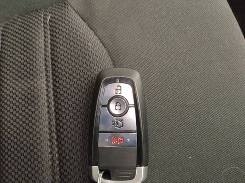 Used 2020 Ford Fusion SE FWD image 32