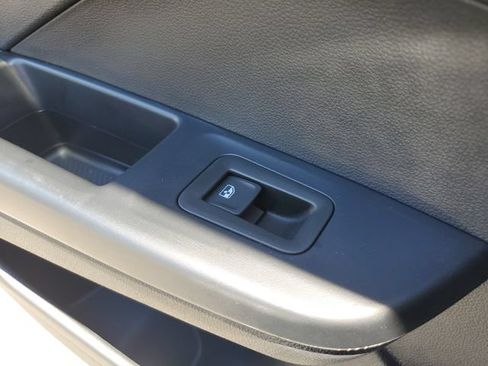 Certified 2025 Volkswagen Taos SE AWD/4WD image 14