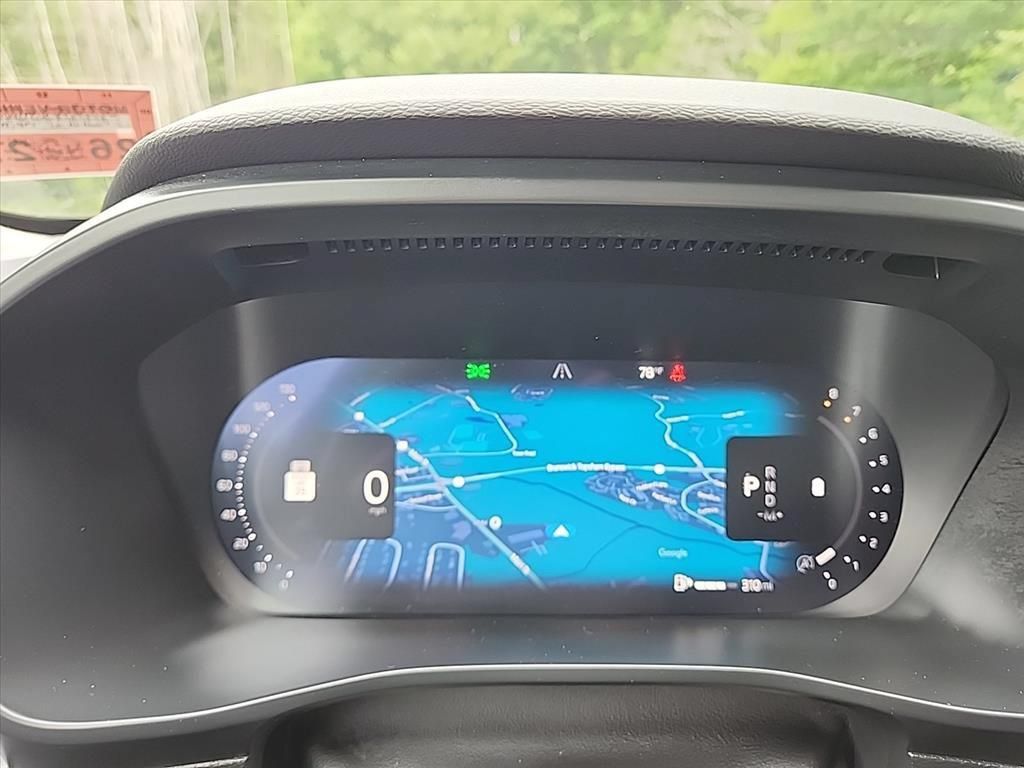 Certified 2026 Volvo XC40 B5 Plus AWD/4WD image 15