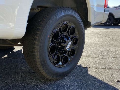 Used 2022 Ford F250 Lariat w/ Black Appearance Package image 11