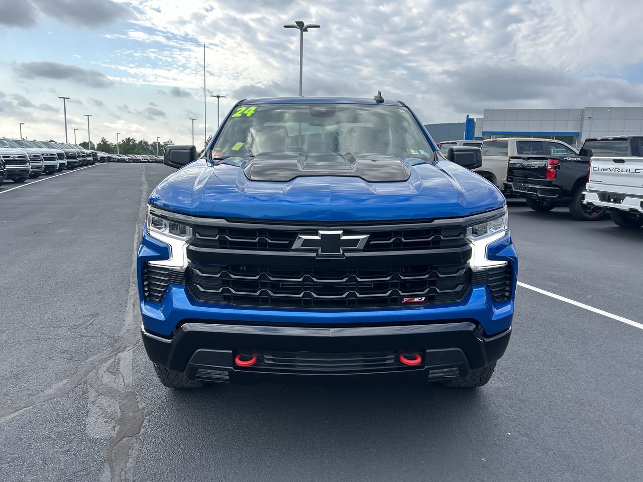 Used 2024 Chevrolet Silverado 1500 LT Trail Boss AWD/4WD image 2