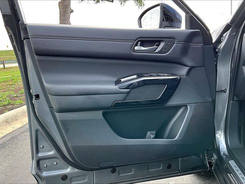 New 2026 Nissan Pathfinder Platinum image 10