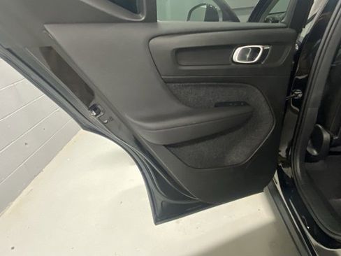 Certified 2025 Volvo XC40 B5 Plus image 8