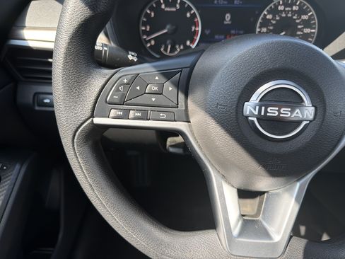 Used 2024 Nissan Altima 2.5 SV FWD image 19