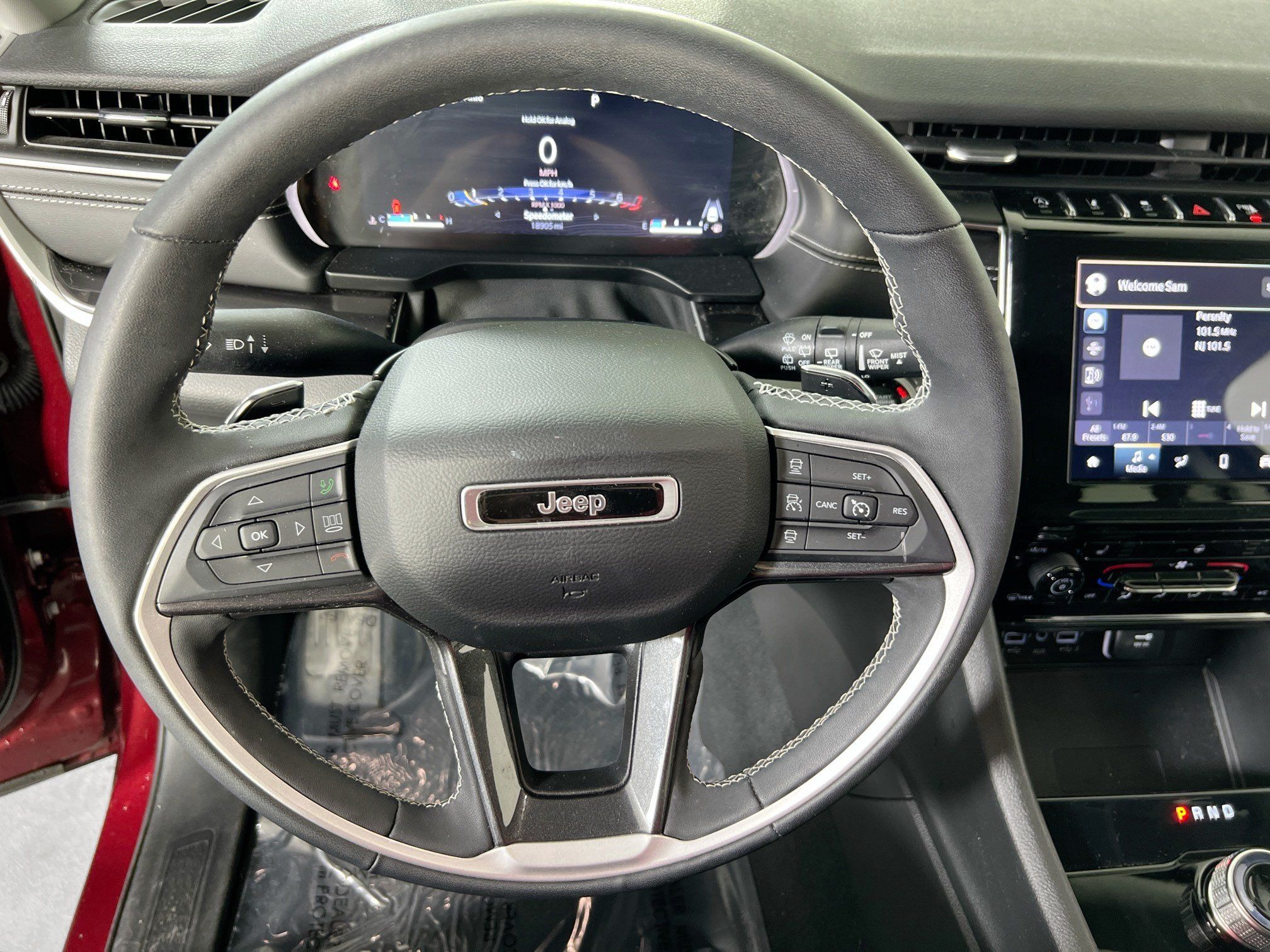 Used 2023 Jeep Grand Cherokee Laredo w/ Luxury Tech Group I AWD/4WD image 11