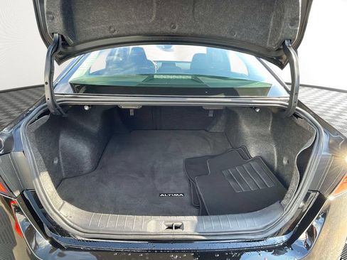 Used 2025 Nissan Altima 2.5 SV FWD image 9