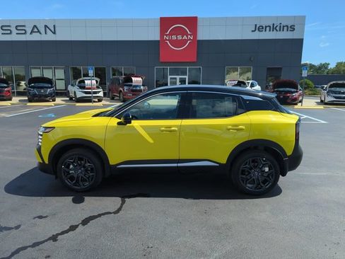 New 2026 Nissan Kicks SR w/ Interior Electronics Package FWD image 11