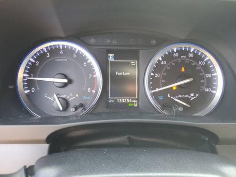 Used 2019 Toyota Highlander SE FWD image 20