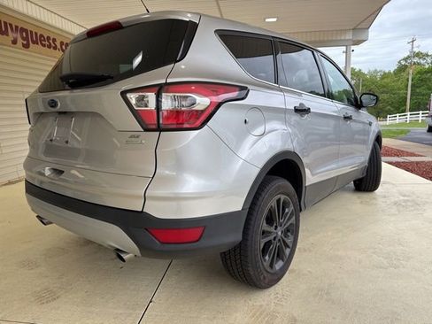 Used 2017 Ford Escape SE FWD image 3