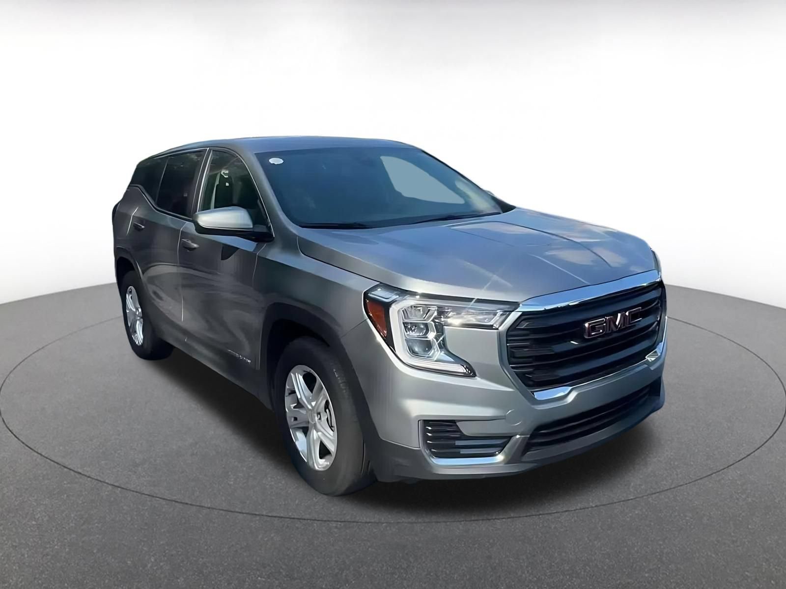 Used 2024 GMC Terrain SLE FWD image 3