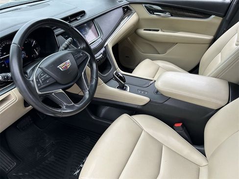 Used 2019 Cadillac XT5 Base image 16