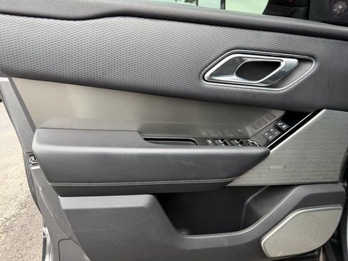Used 2018 Land Rover Range Rover Velar S AWD/4WD image 12
