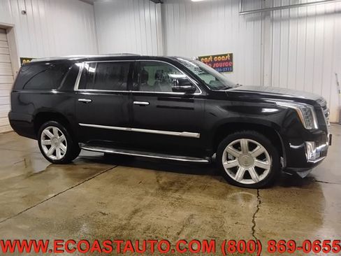 Used 2015 Cadillac Escalade ESV Luxury image 2