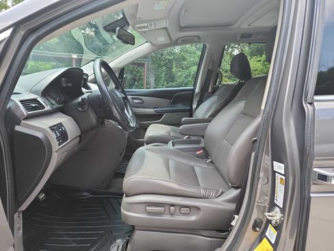 Used 2015 Honda Odyssey Touring Elite image 13