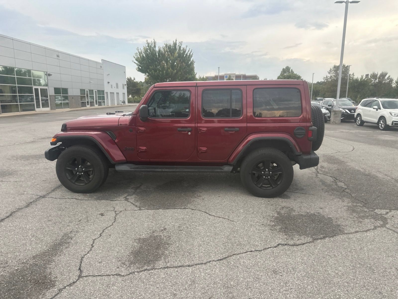 Used 2021 Jeep Wrangler Unlimited Sahara AWD/4WD image 8