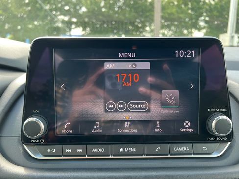Used 2024 Nissan Rogue S FWD image 20