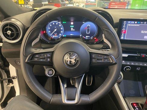 Used 2024 Alfa Romeo Tonale Veloce image 11