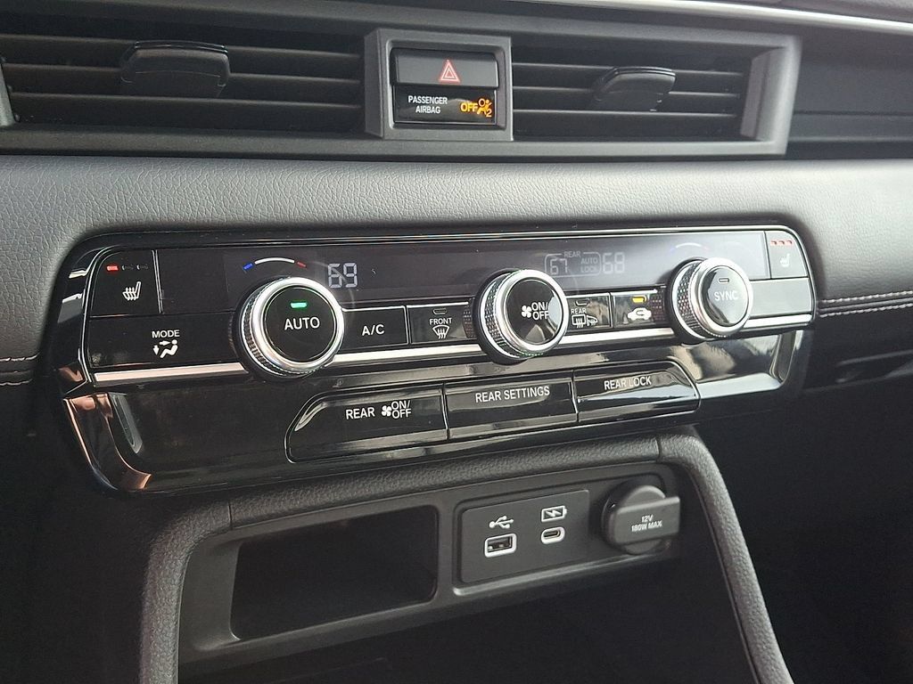 Used 2024 Honda Pilot Touring image 19