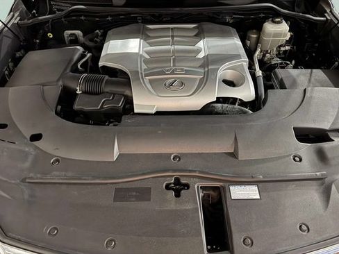 Used 2019 Lexus LX 570 4WD w/ Luxury Package image 34