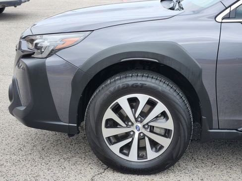Used 2025 Subaru Outback Premium AWD/4WD image 6