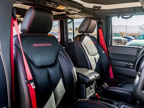 Used 2017 Jeep Wrangler Unlimited Rubicon image 41