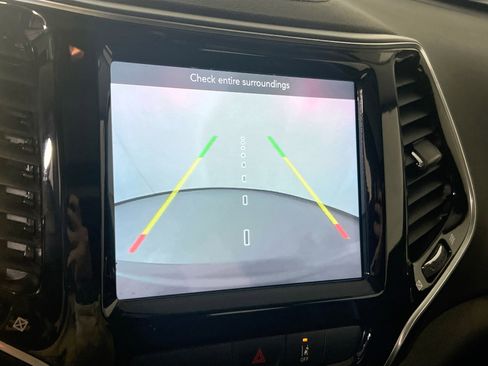 Used 2022 Jeep Cherokee Limited image 13