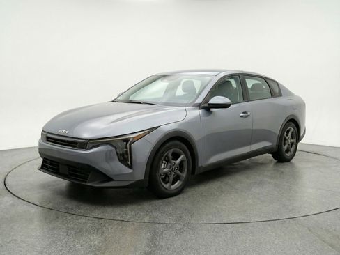 Used 2025 Kia K4 LXS image 3